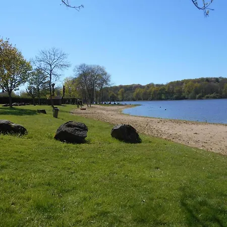 Familial Dans Avec Etang De Peche - Fr-1-489-405 Landhuis Treignat
