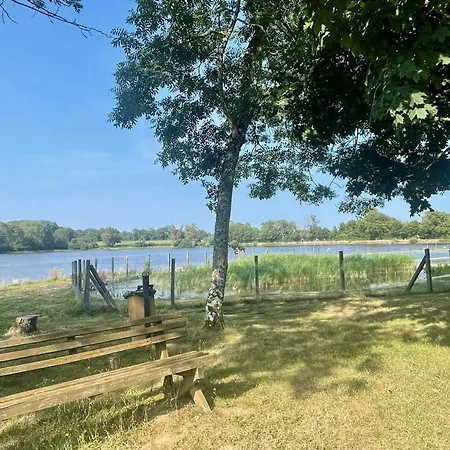 Familial Dans Avec Etang De Peche - Fr-1-489-405 Treignat