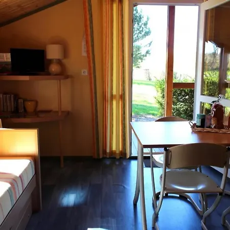 Familial Dans Avec Etang De Peche - Fr-1-489-405 * Treignat